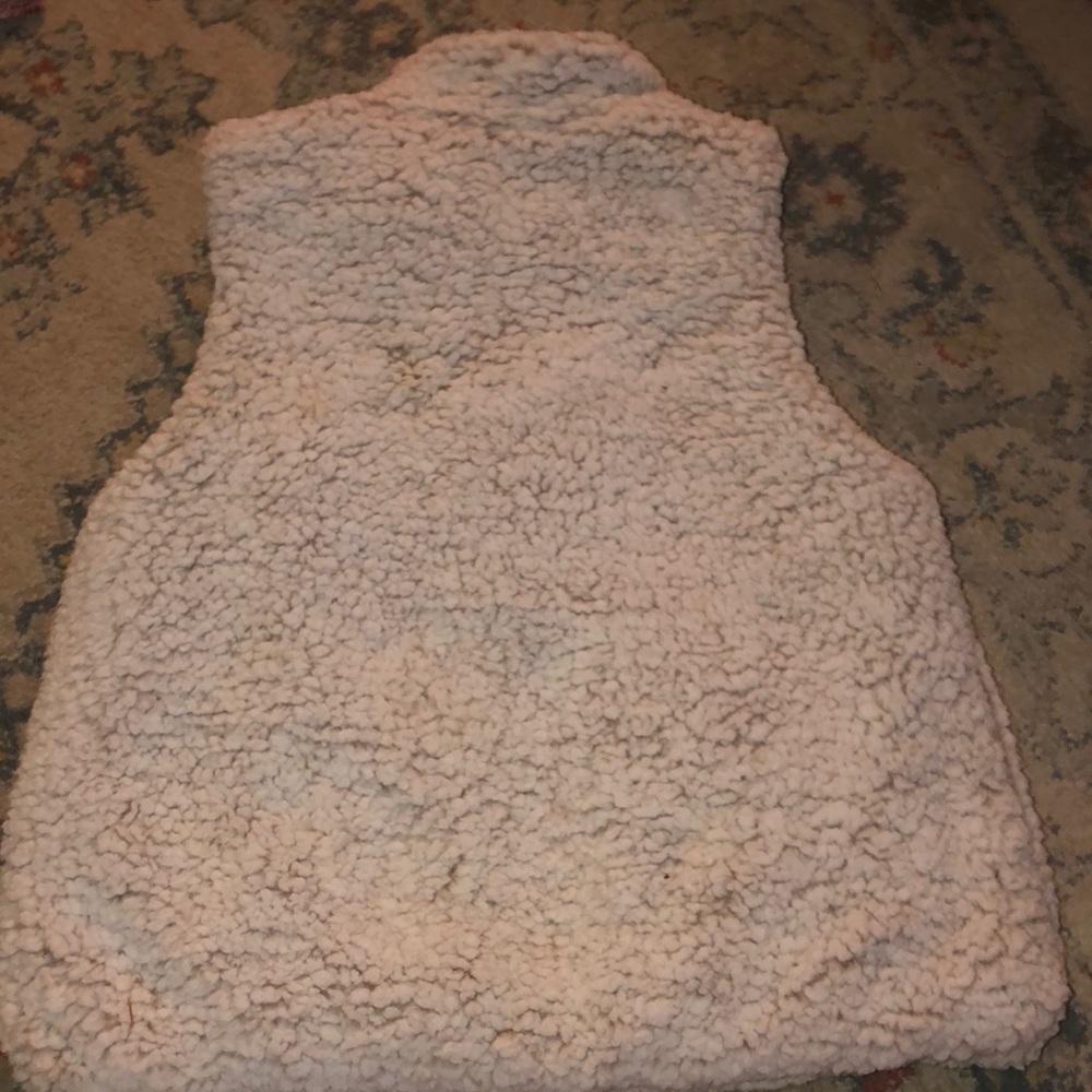 Fluffy Vest - Picture 4 of 4